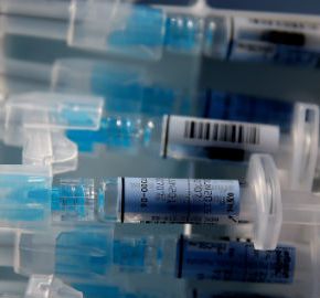 Proposta shock in Francia: 11 vaccini obbligatori per accedere a scuola e GARDASIL da somministrare ai maschietti!